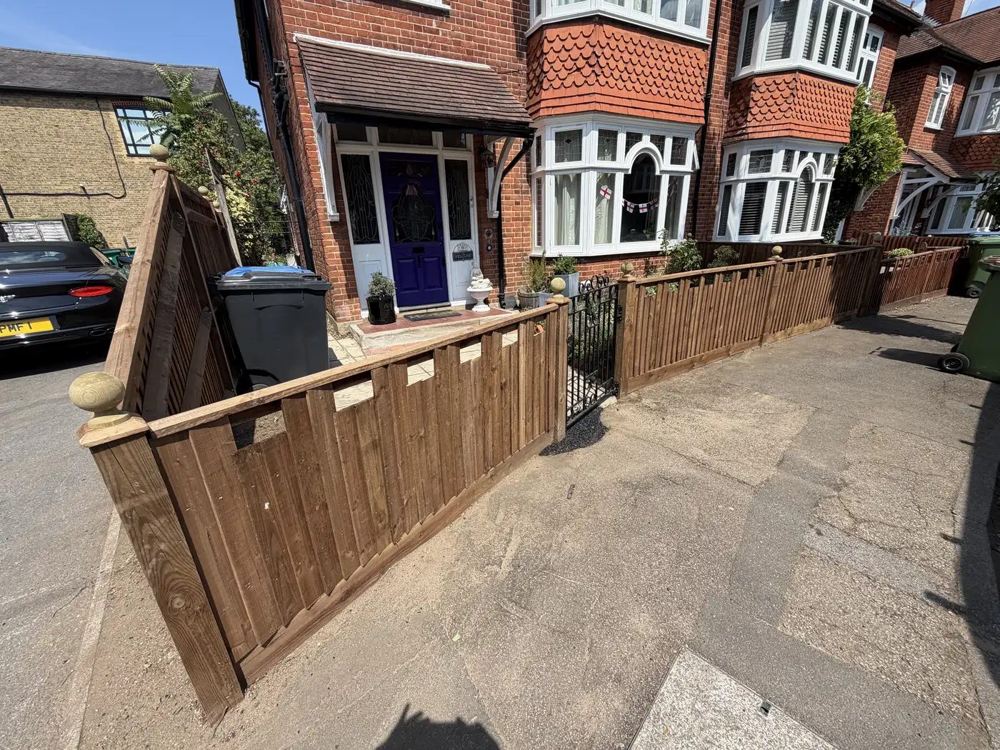 Closeboard front garden fencing run with matching metal gate installed by CS Gardens Closeboard front garden fencing run with matching metal gate installed by CS Gardens